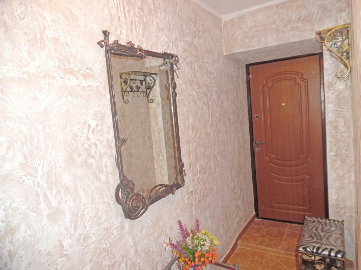 Apartment On Sobornaya 58 Khmel'nyts'kyy Exterior photo